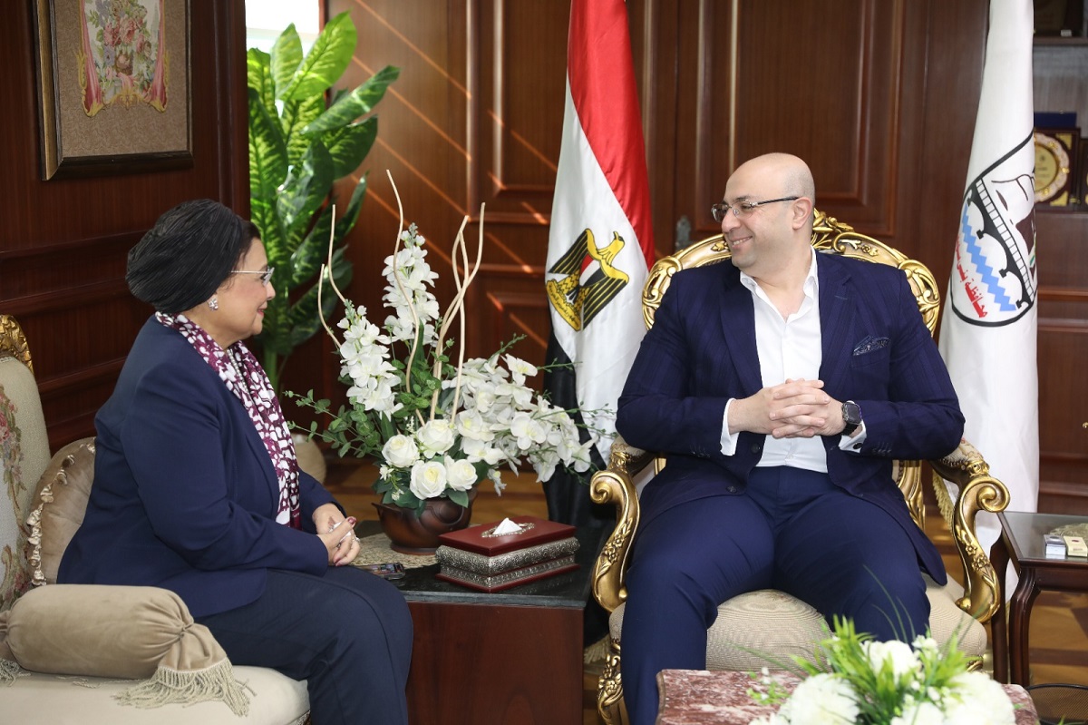 المحافظ يُناقش مع  نائب وزير الصحة للسكان مستجدات ملف السكان